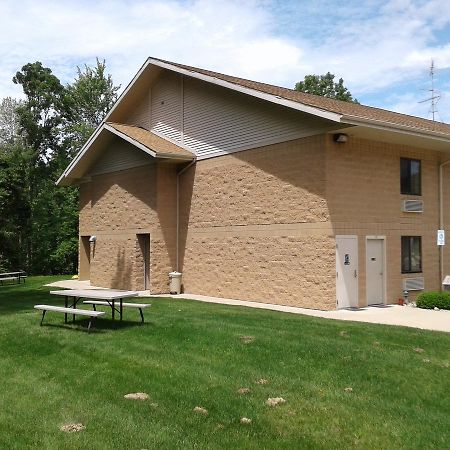 Oakridge Motel Newaygo ภายนอก รูปภาพ