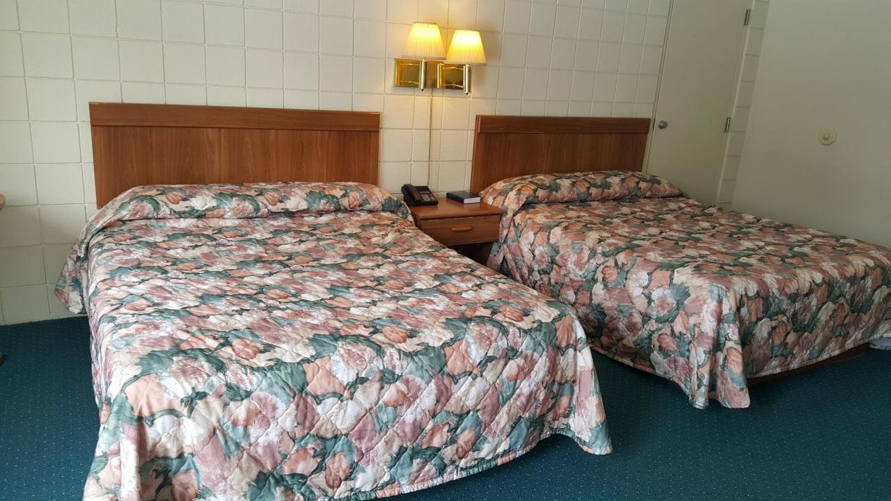 Oakridge Motel Newaygo ภายนอก รูปภาพ