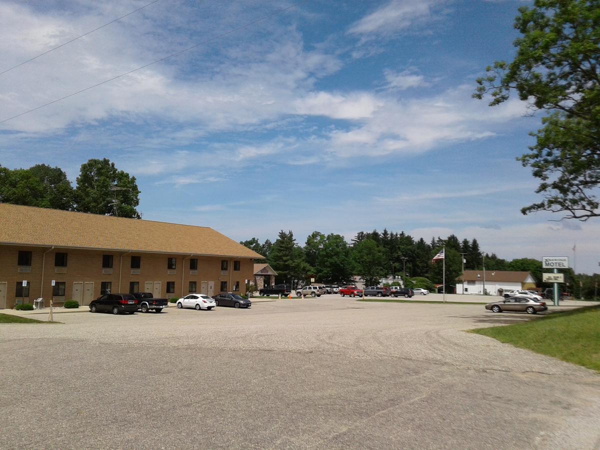 Oakridge Motel Newaygo ภายนอก รูปภาพ